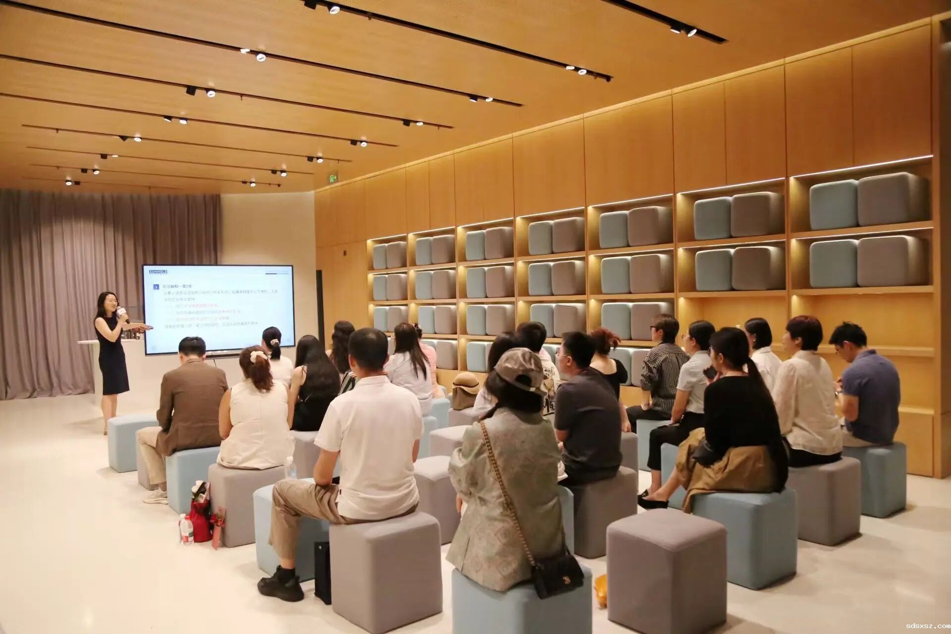 1756781034310557.jpg b481a99cae4a534532846450f81872f7.jpg