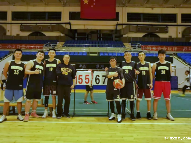 以球会友 | sdsxsz篮球队VS华东政法大学校篮球队首场友谊赛圆满进行